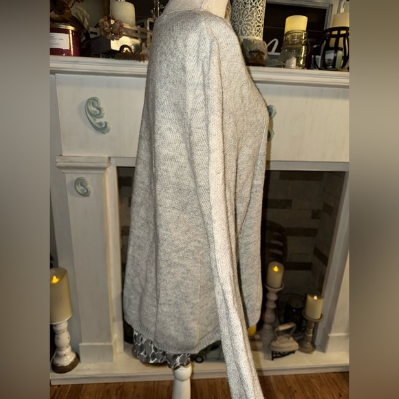 Coin 1804 Gray Split Back Leaf Print Shirttail Hem Sweater Size XL GUC - Picture 4 of 12